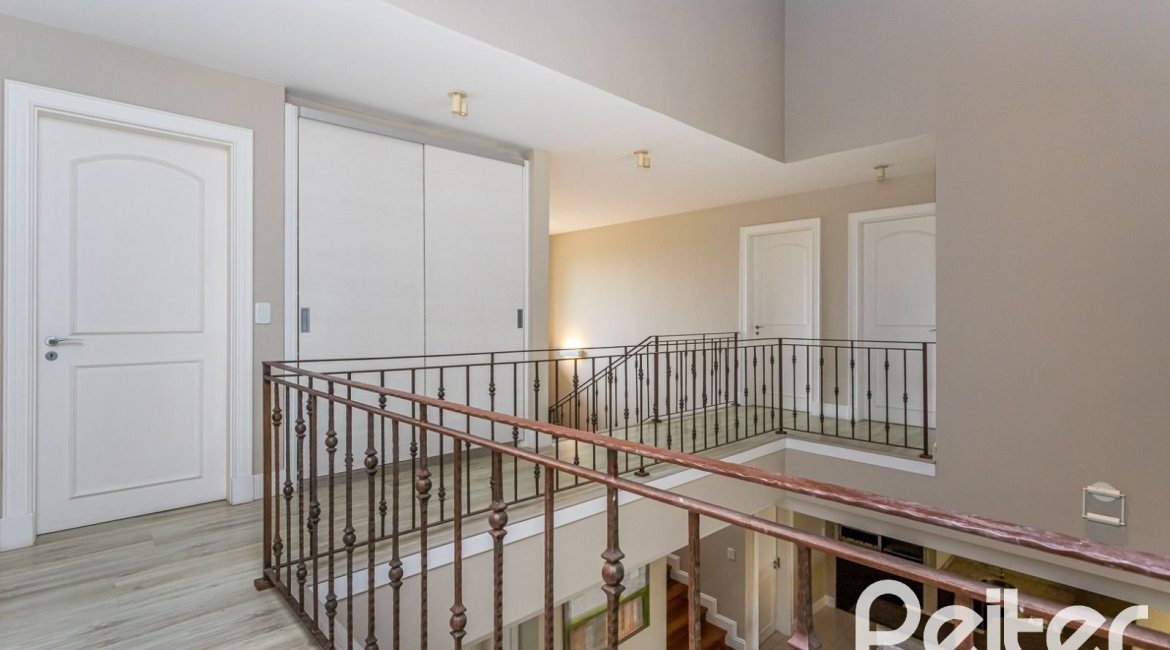 Casa em Condomínio à venda com 615m², 4 dormitórios, 4 suítes, 6 vagas, no bairro Terra Ville em PORTO ALEGRE