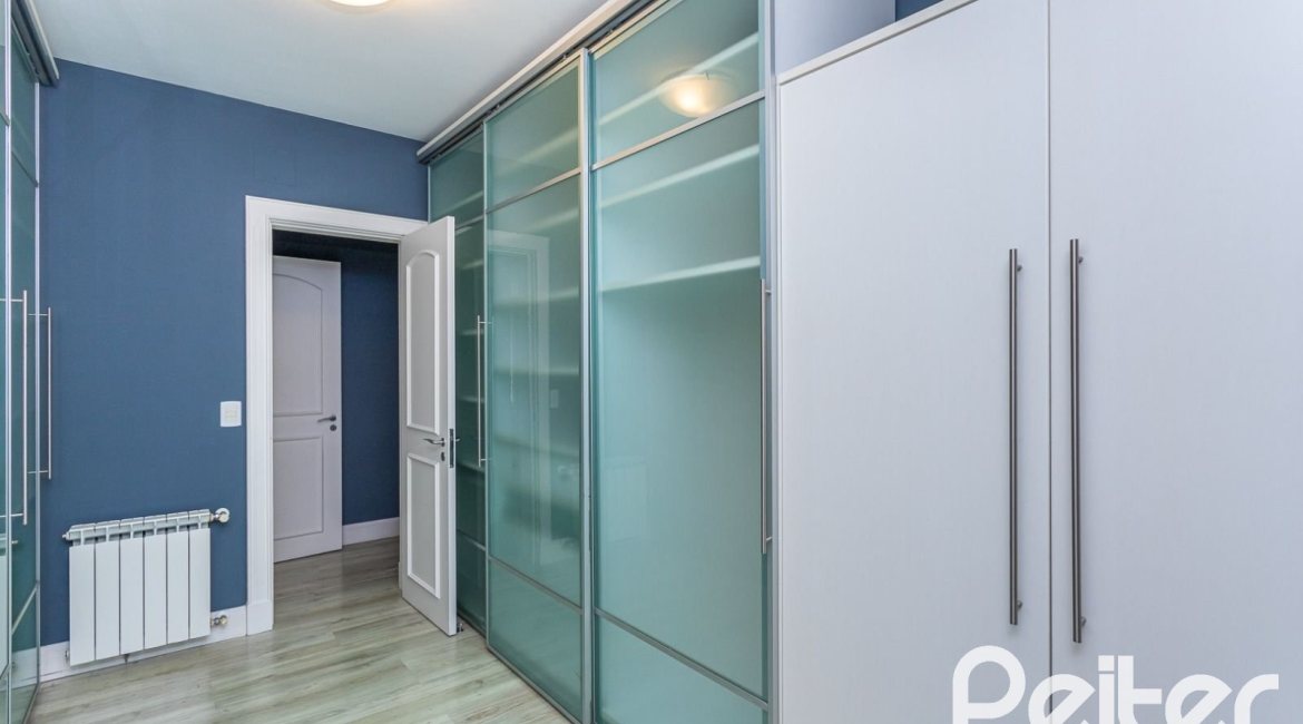 Casa em Condomínio à venda com 615m², 4 dormitórios, 4 suítes, 6 vagas, no bairro Terra Ville em PORTO ALEGRE