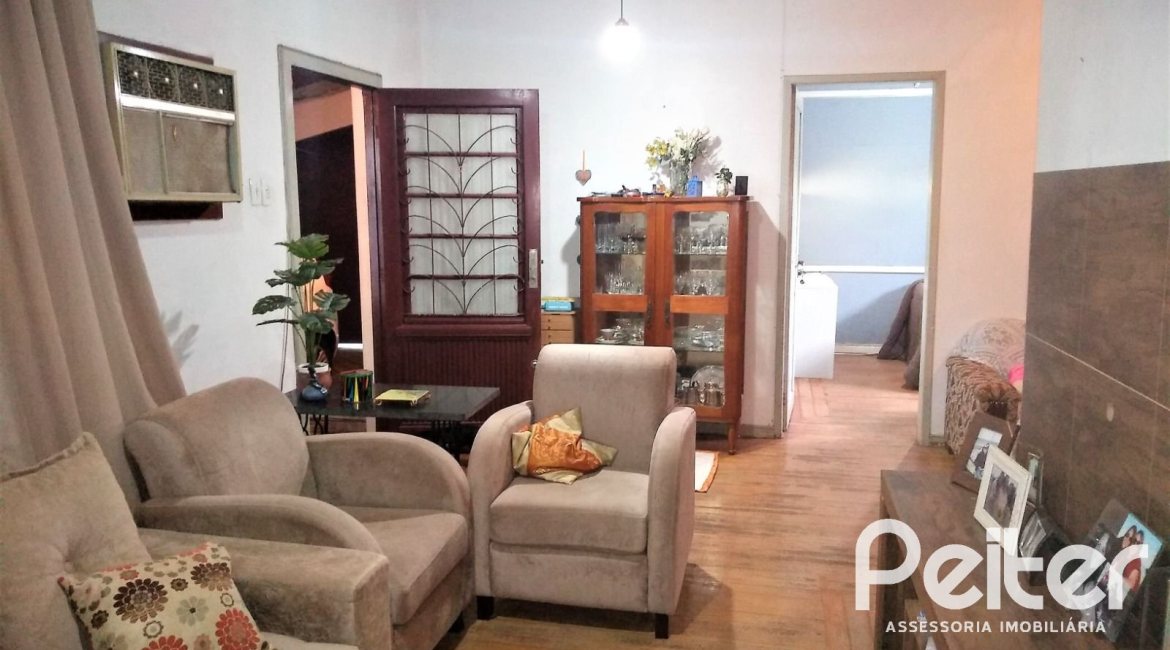 Casa à venda com 180m², 3 dormitórios, 4 vagas, no bairro Ipanema em Porto Alegre