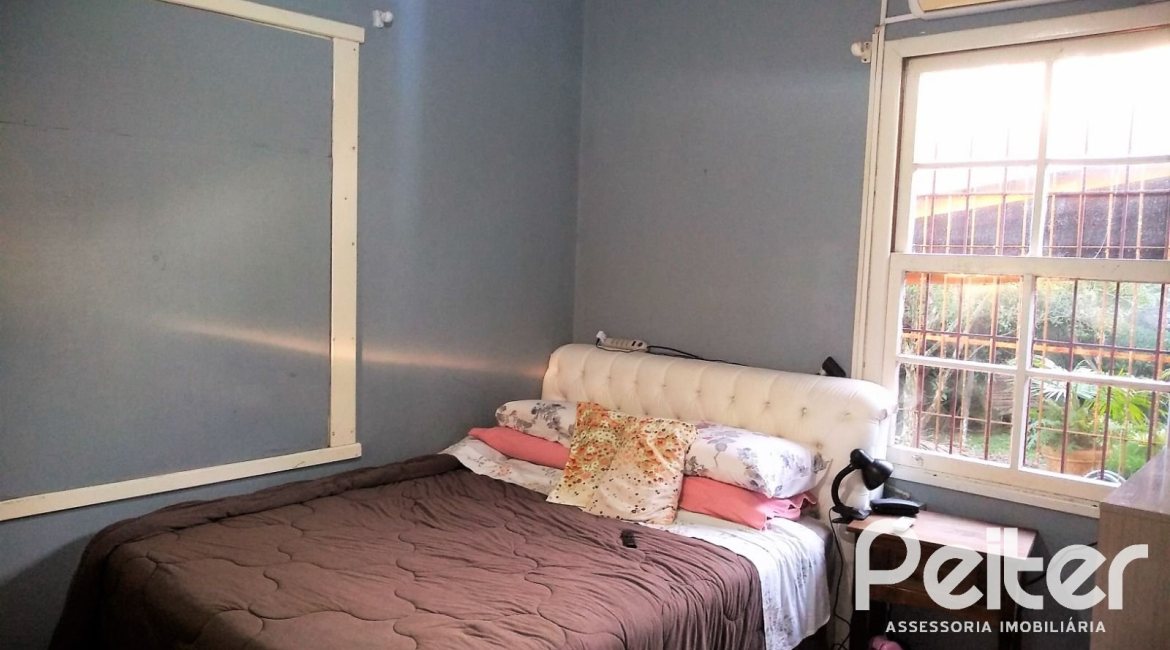 Casa à venda com 180m², 3 dormitórios, 4 vagas, no bairro Ipanema em Porto Alegre