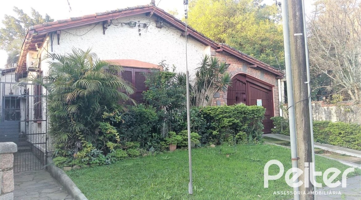 Casa à venda com 180m², 3 dormitórios, 4 vagas, no bairro Ipanema em Porto Alegre