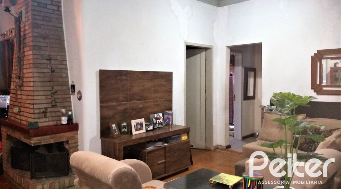 Casa à venda com 180m², 3 dormitórios, 4 vagas, no bairro Ipanema em Porto Alegre
