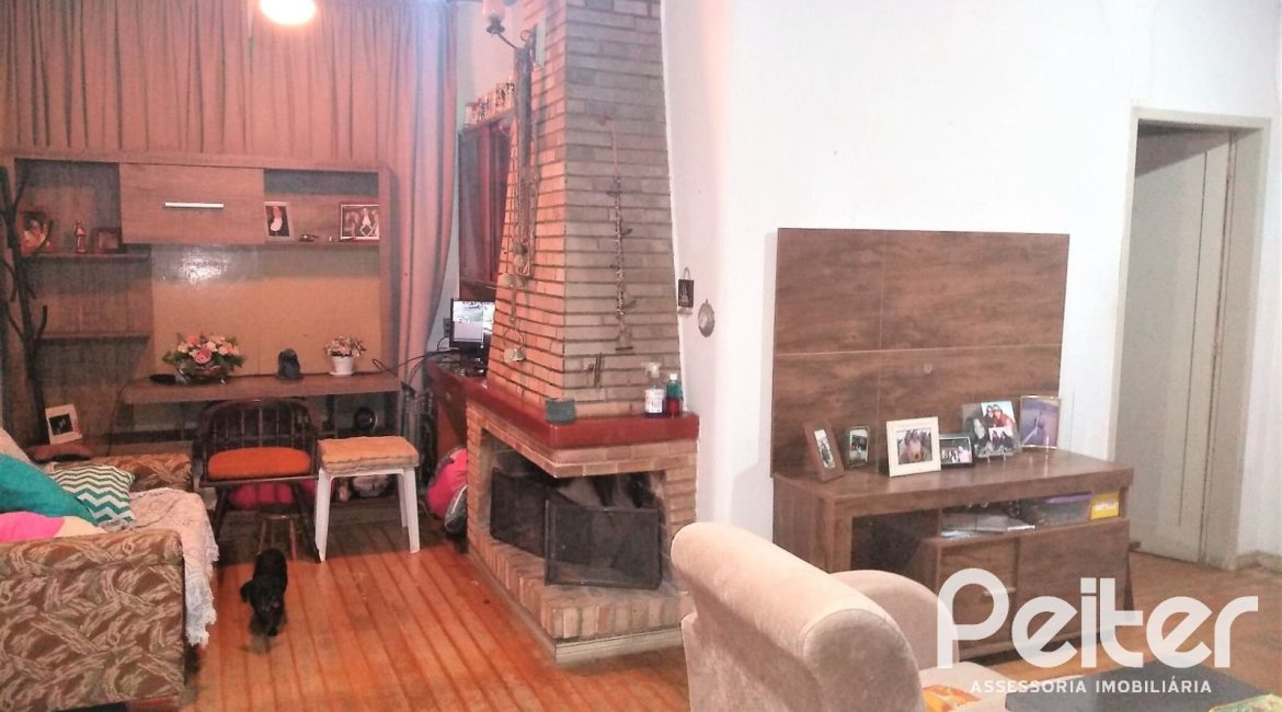 Casa à venda com 180m², 3 dormitórios, 4 vagas, no bairro Ipanema em Porto Alegre