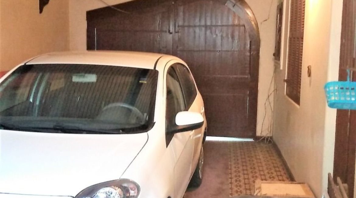 Casa à venda com 180m², 3 dormitórios, 4 vagas, no bairro Ipanema em Porto Alegre