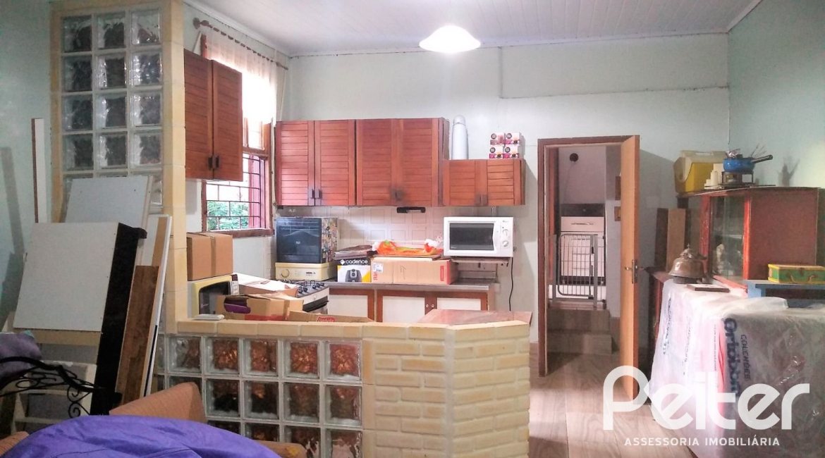 Casa à venda com 180m², 3 dormitórios, 4 vagas, no bairro Ipanema em Porto Alegre