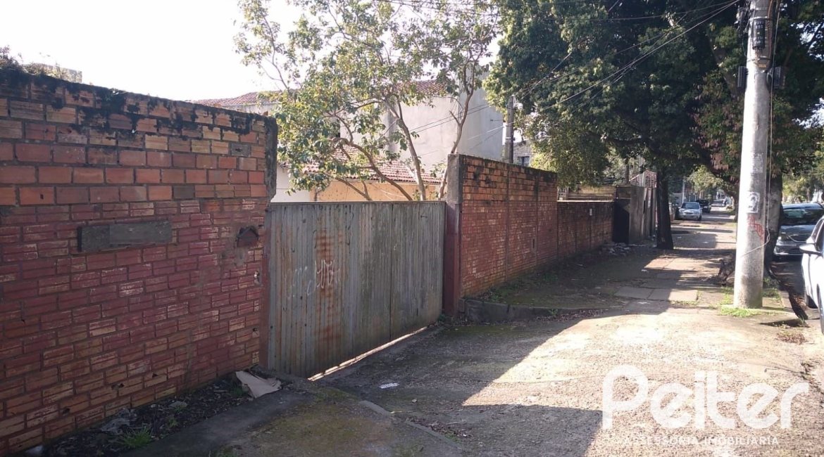 Terreno à venda com 1577m², no bairro Tristeza em Porto Alegre