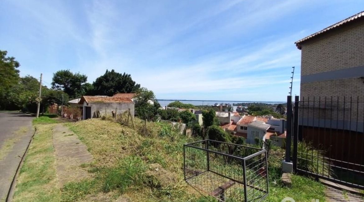 Terreno à venda com 476m², no bairro Sétimo Céu em Porto Alegre
