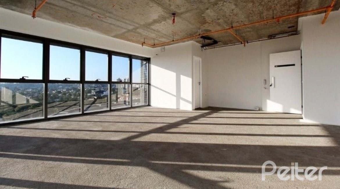 Comercial à venda com 47m², 1 vaga, no bairro Tristeza em Porto Alegre