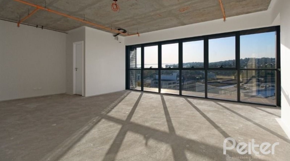 Comercial à venda com 47m², 1 vaga, no bairro Tristeza em Porto Alegre