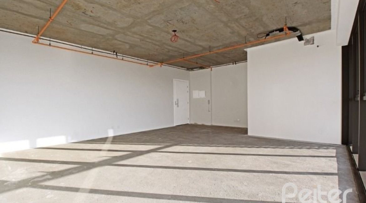 Comercial à venda com 47m², 1 vaga, no bairro Tristeza em Porto Alegre