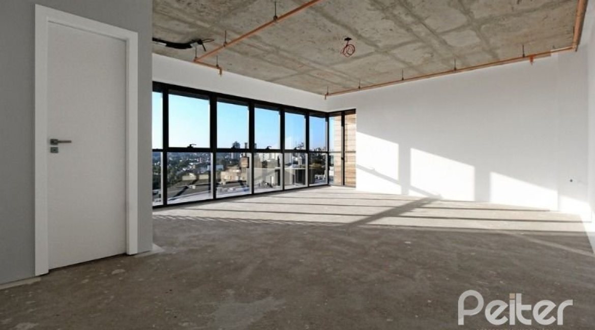 Comercial à venda com 47m², 1 vaga, no bairro Tristeza em Porto Alegre