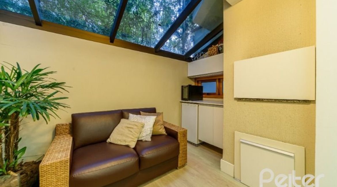 Casa em Condomínio à venda com 170m², 3 dormitórios, 1 suíte, 2 vagas, no bairro Jardim Isabel em Porto Alegre