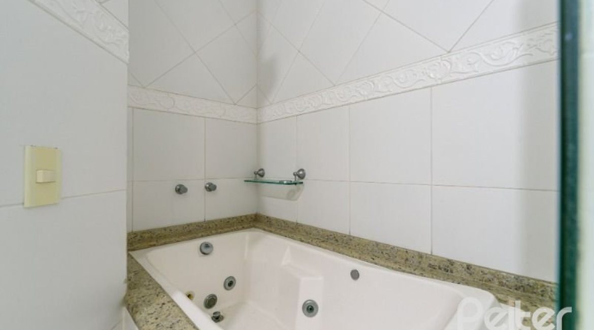 Casa em Condomínio à venda com 170m², 3 dormitórios, 1 suíte, 2 vagas, no bairro Jardim Isabel em Porto Alegre