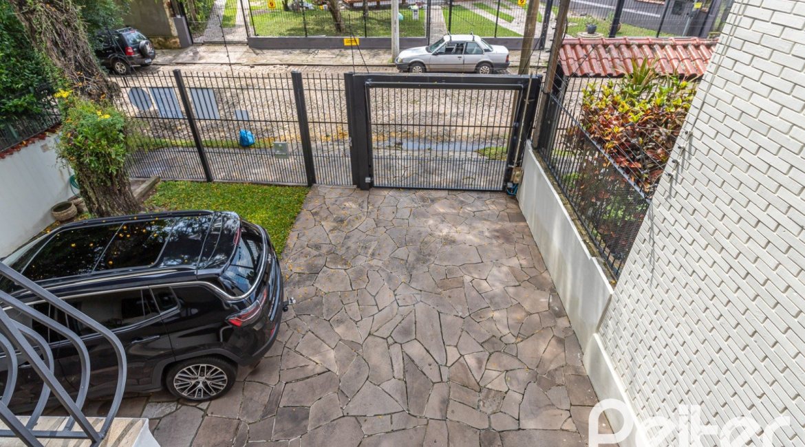 Casa à venda com 379m², 3 dormitórios, 2 suítes, 3 vagas, no bairro Ipanema em Porto Alegre