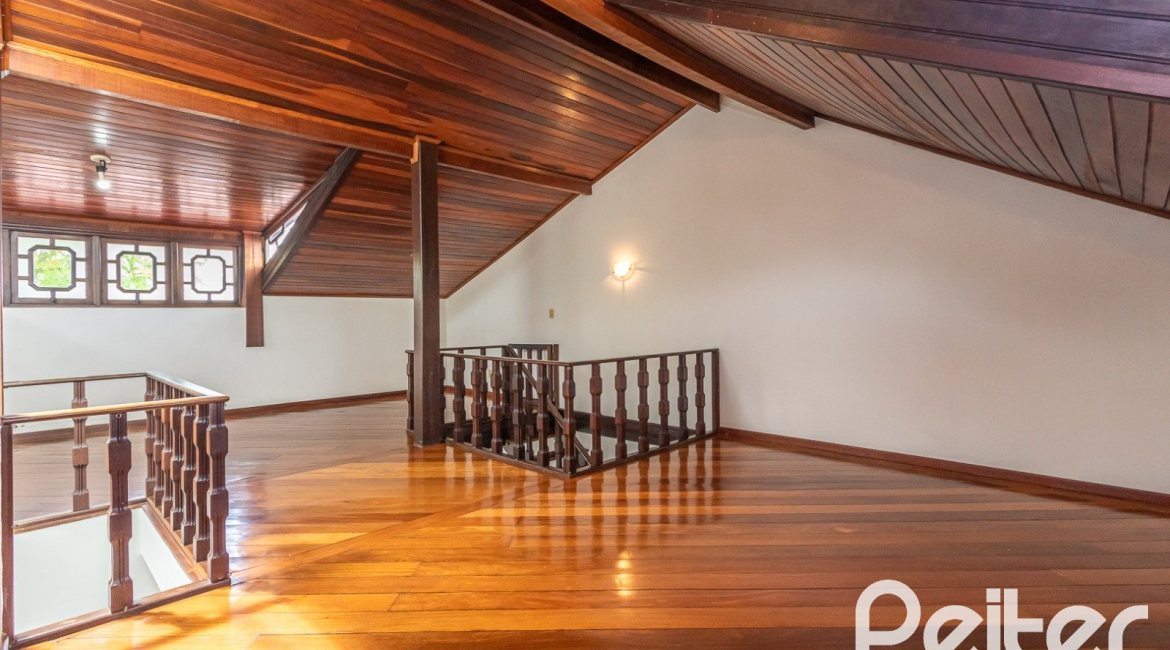 Casa à venda com 379m², 3 dormitórios, 2 suítes, 3 vagas, no bairro Ipanema em Porto Alegre