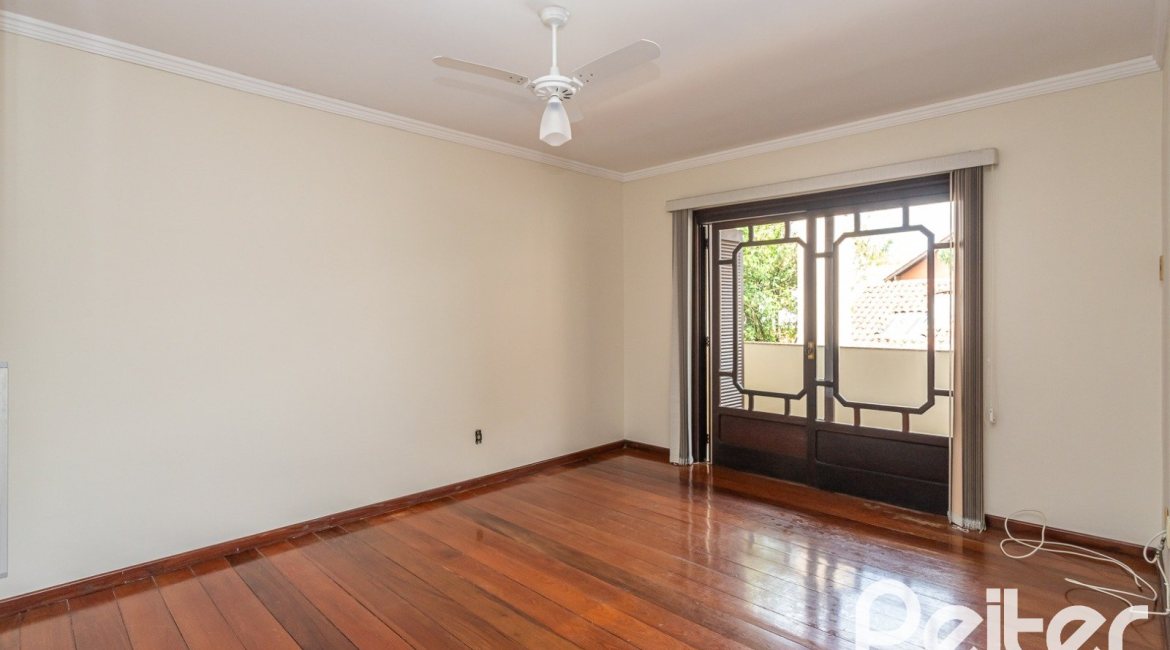 Casa à venda com 379m², 3 dormitórios, 2 suítes, 3 vagas, no bairro Ipanema em Porto Alegre