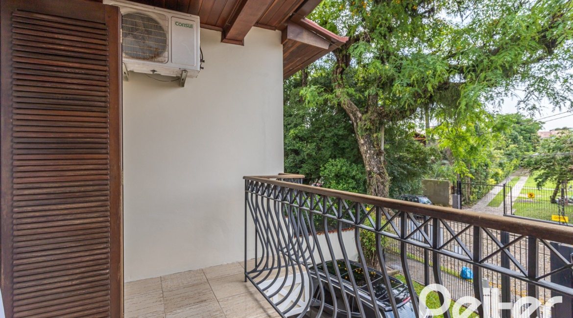 Casa à venda com 379m², 3 dormitórios, 2 suítes, 3 vagas, no bairro Ipanema em Porto Alegre
