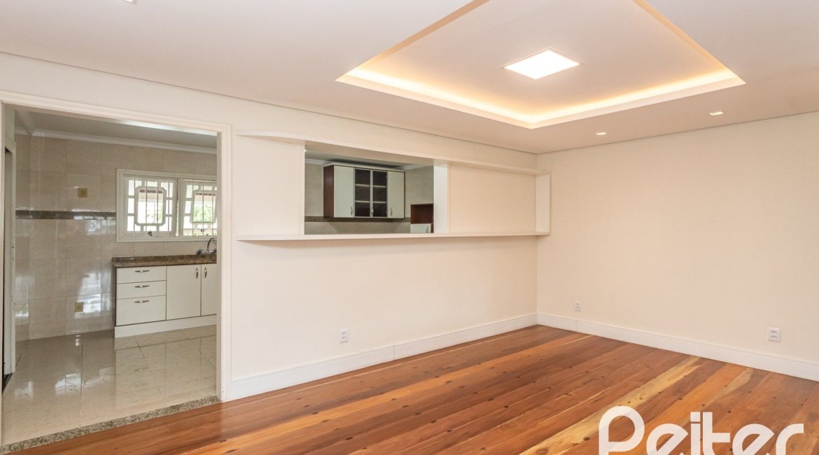 Casa à venda com 379m², 3 dormitórios, 2 suítes, 3 vagas, no bairro Ipanema em Porto Alegre
