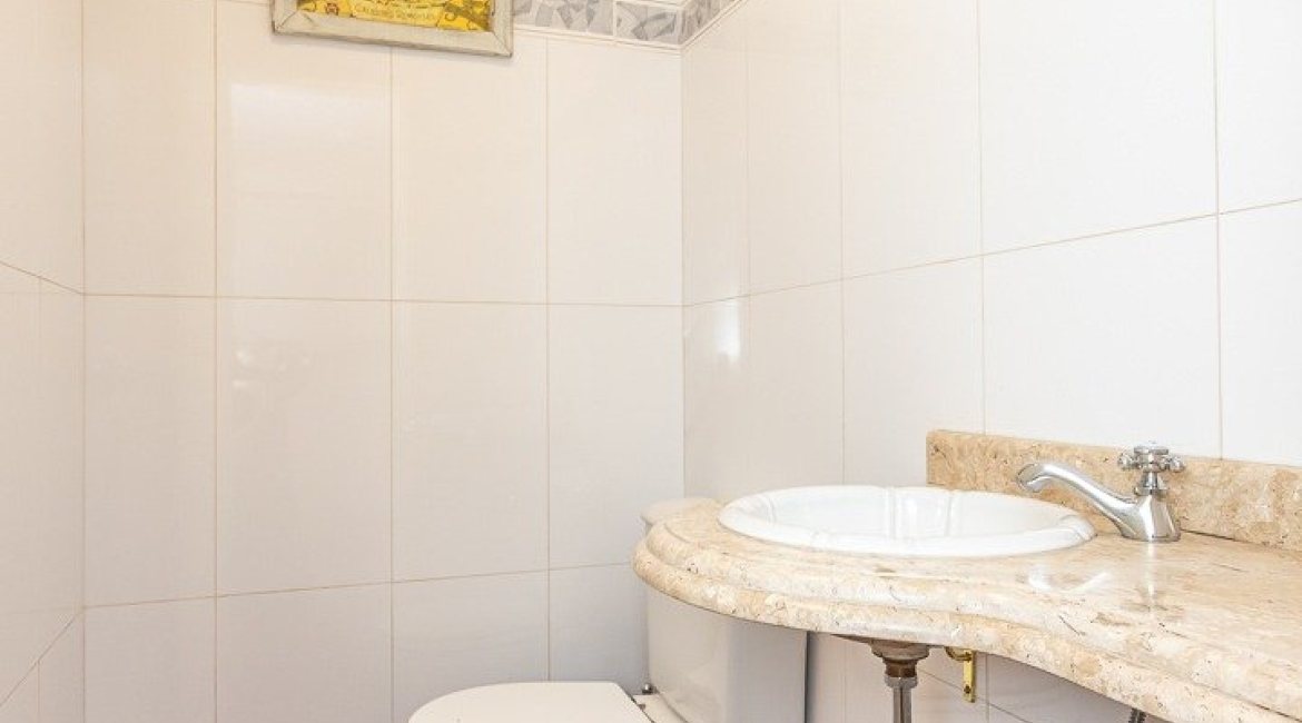 Casa à venda com 379m², 3 dormitórios, 2 suítes, 3 vagas, no bairro Ipanema em Porto Alegre