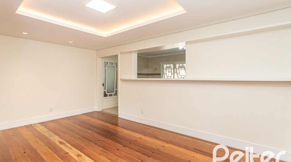 Casa à venda com 379m², 3 dormitórios, 2 suítes, 3 vagas, no bairro Ipanema em Porto Alegre