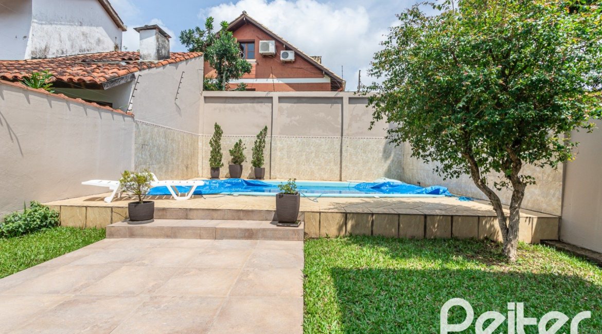 Casa à venda com 379m², 3 dormitórios, 2 suítes, 3 vagas, no bairro Ipanema em Porto Alegre
