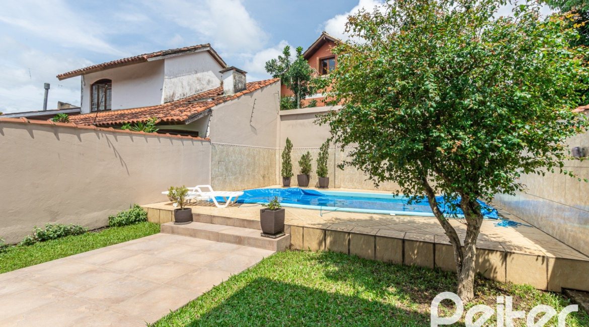 Casa à venda com 379m², 3 dormitórios, 2 suítes, 3 vagas, no bairro Ipanema em Porto Alegre