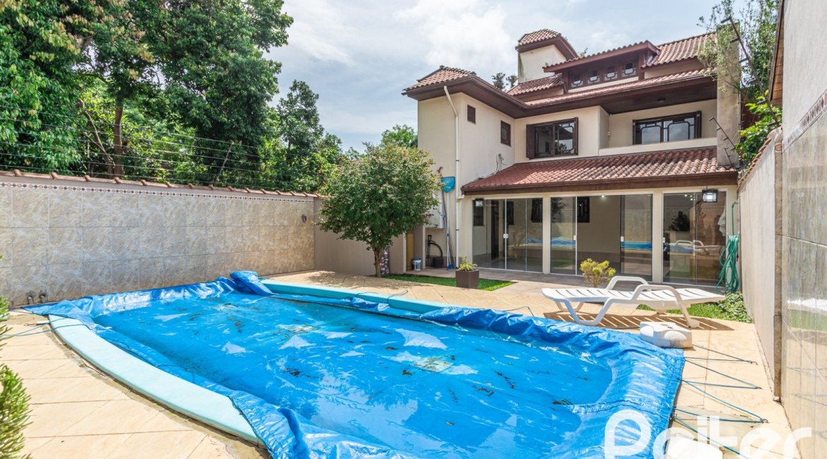 Casa à venda com 379m², 3 dormitórios, 2 suítes, 3 vagas, no bairro Ipanema em Porto Alegre