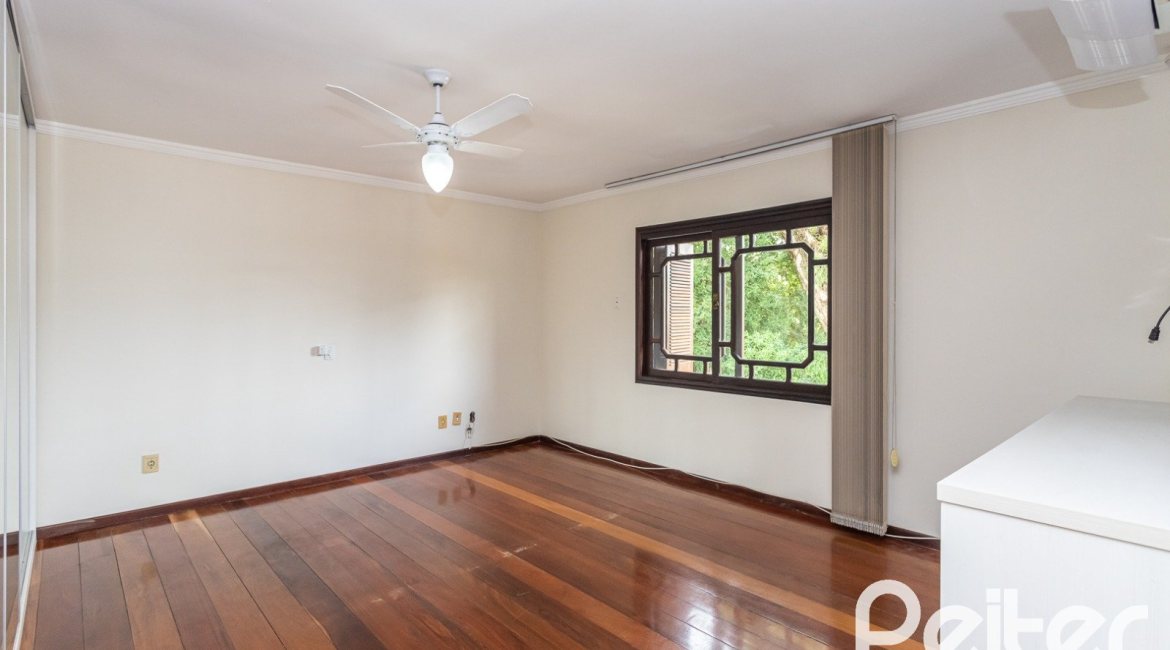 Casa à venda com 379m², 3 dormitórios, 2 suítes, 3 vagas, no bairro Ipanema em Porto Alegre