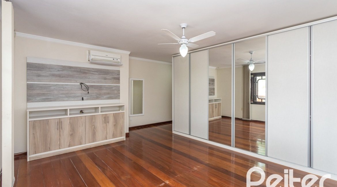 Casa à venda com 379m², 3 dormitórios, 2 suítes, 3 vagas, no bairro Ipanema em Porto Alegre