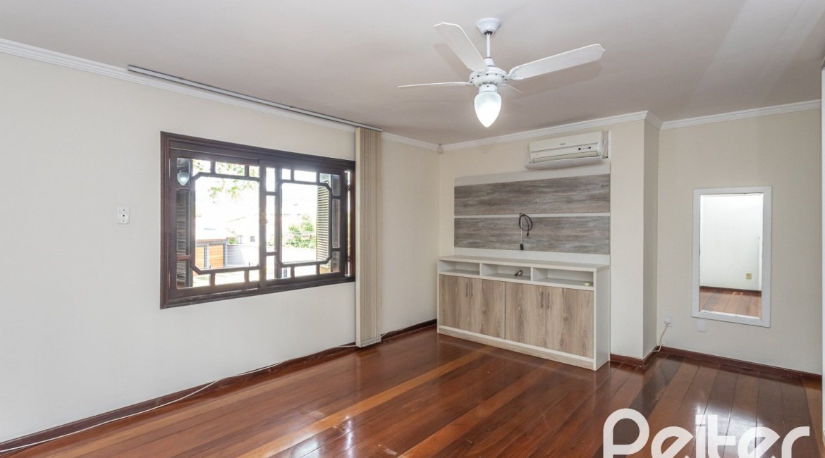 Casa à venda com 379m², 3 dormitórios, 2 suítes, 3 vagas, no bairro Ipanema em Porto Alegre