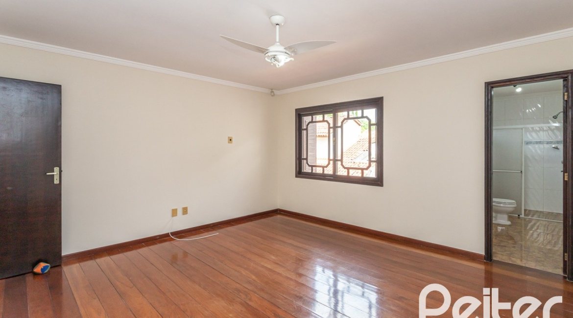 Casa à venda com 379m², 3 dormitórios, 2 suítes, 3 vagas, no bairro Ipanema em Porto Alegre