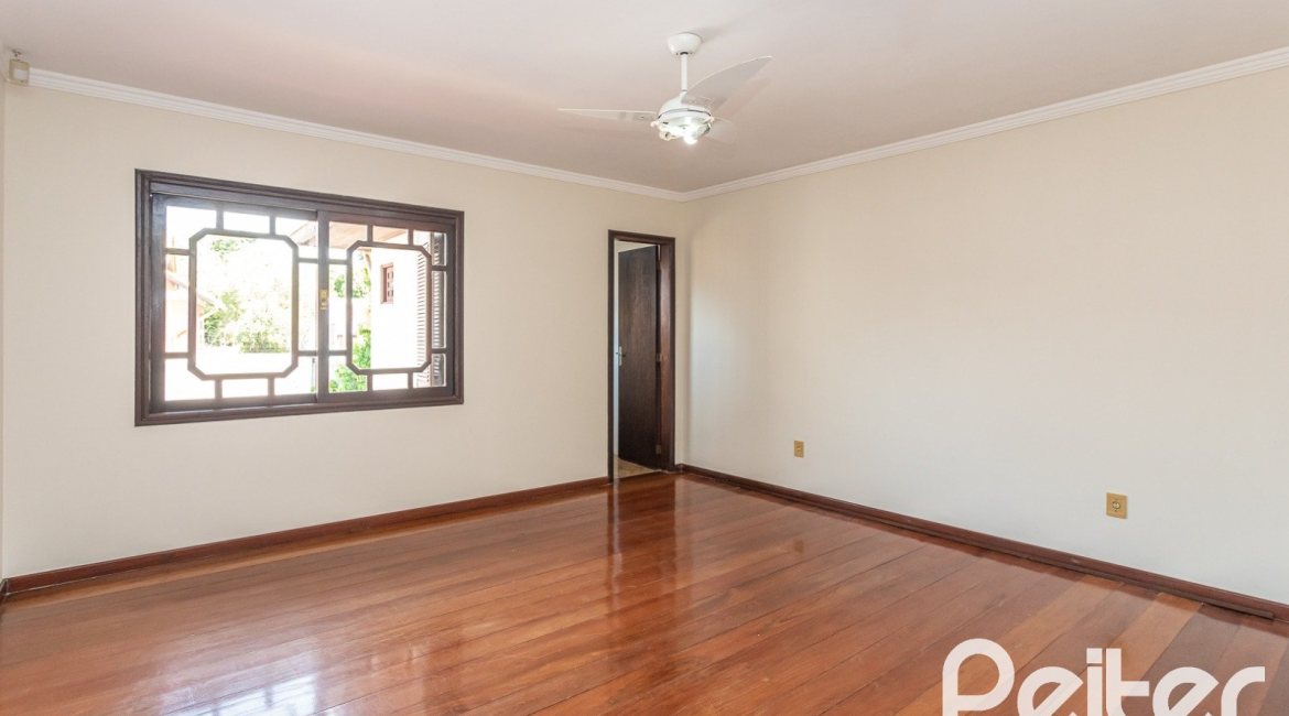 Casa à venda com 379m², 3 dormitórios, 2 suítes, 3 vagas, no bairro Ipanema em Porto Alegre