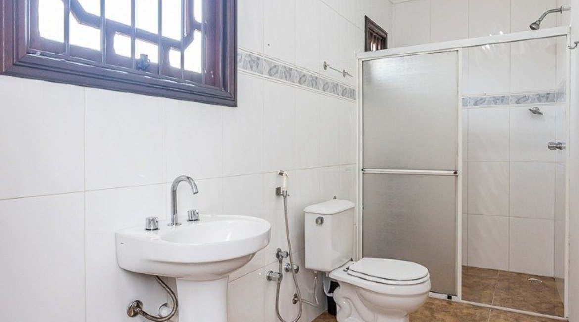 Casa à venda com 379m², 3 dormitórios, 2 suítes, 3 vagas, no bairro Ipanema em Porto Alegre