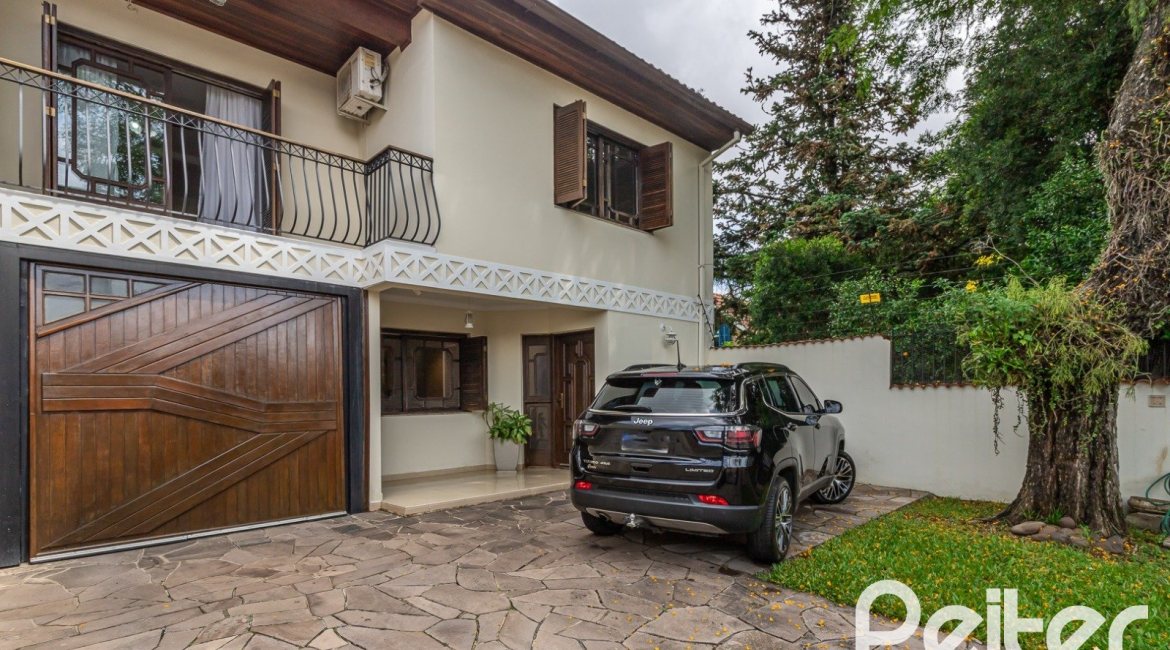 Casa à venda com 379m², 3 dormitórios, 2 suítes, 3 vagas, no bairro Ipanema em Porto Alegre