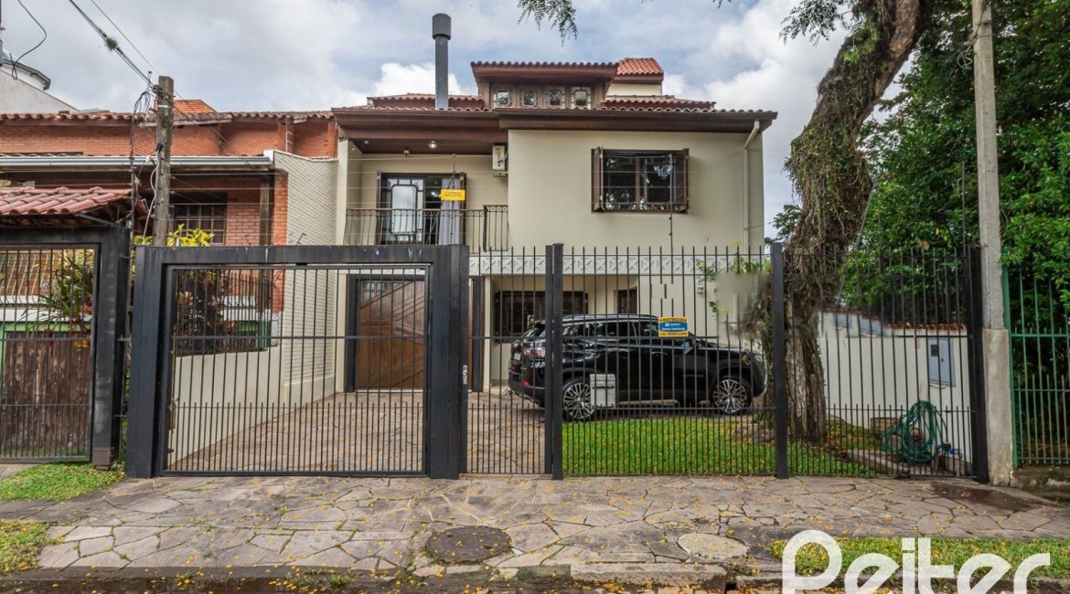 Casa à venda com 379m², 3 dormitórios, 2 suítes, 3 vagas, no bairro Ipanema em Porto Alegre