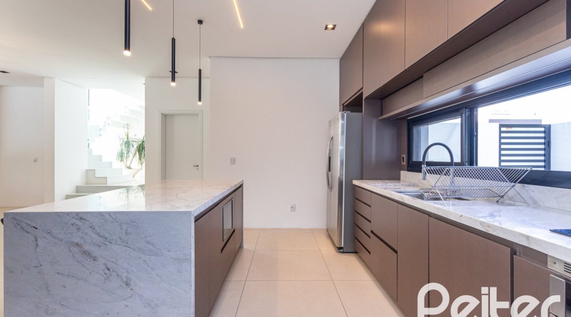 Casa em Condomínio à venda com 344m², 4 dormitórios, 4 suítes, 4 vagas, no bairro Alphaville em PORTO ALEGRE