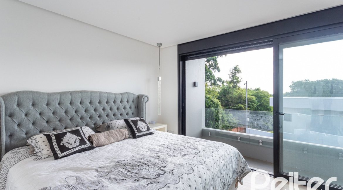 Casa em Condomínio à venda com 344m², 4 dormitórios, 4 suítes, 4 vagas, no bairro Alphaville em PORTO ALEGRE