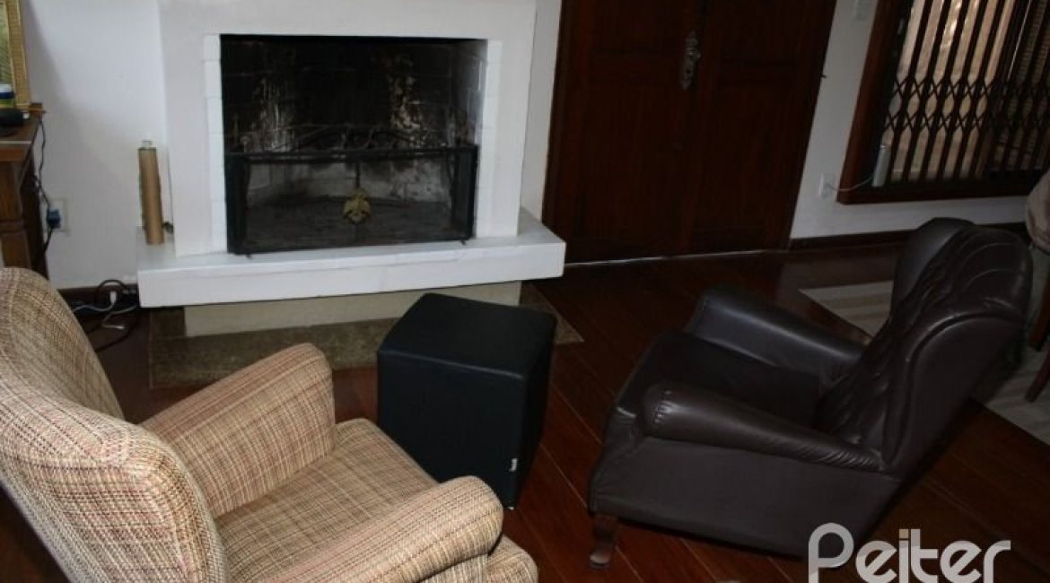 Casa à venda com 250m², 4 dormitórios, 2 suítes, 2 vagas, no bairro Ipanema em Porto Alegre