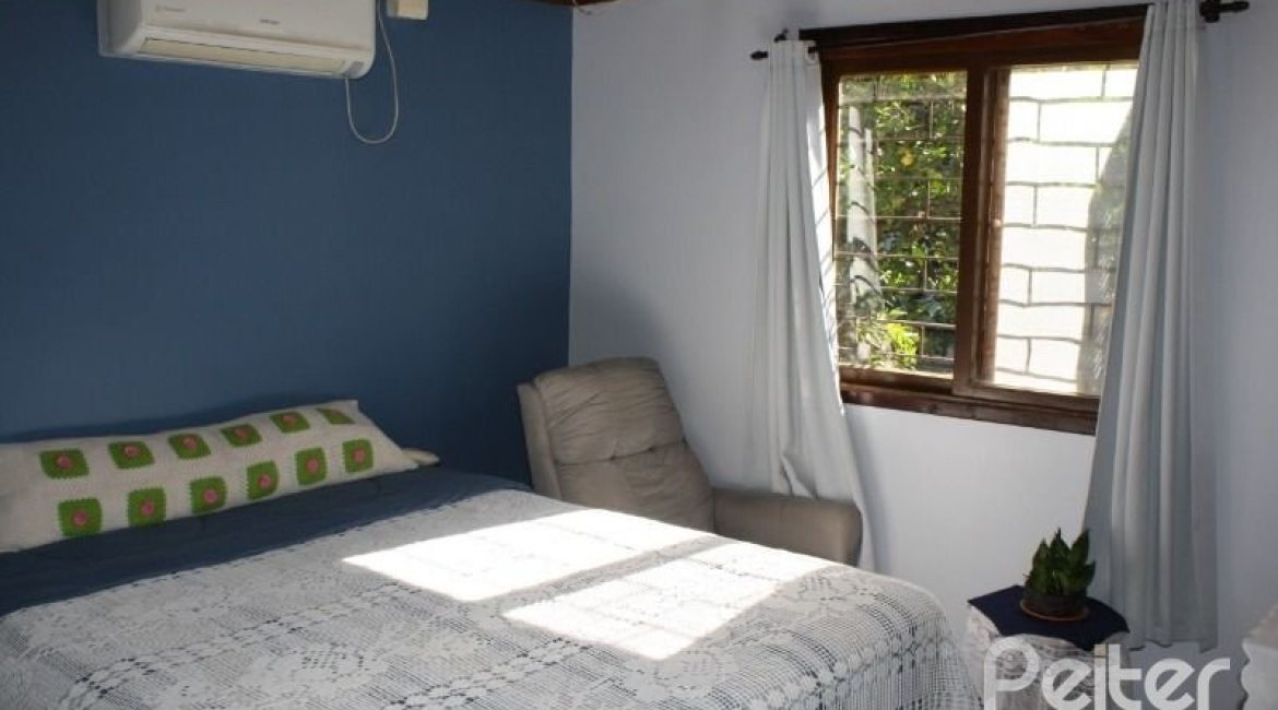 Casa à venda com 250m², 4 dormitórios, 2 suítes, 2 vagas, no bairro Ipanema em Porto Alegre