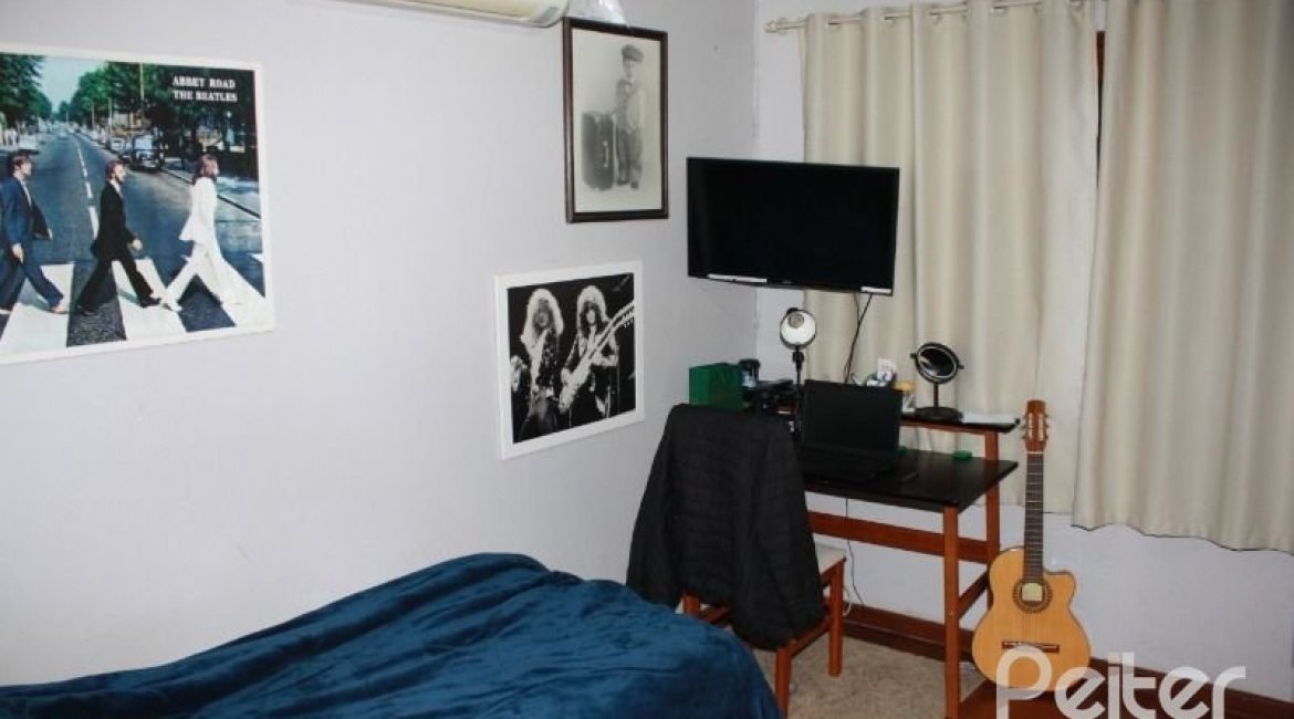 Casa à venda com 250m², 4 dormitórios, 2 suítes, 2 vagas, no bairro Ipanema em Porto Alegre