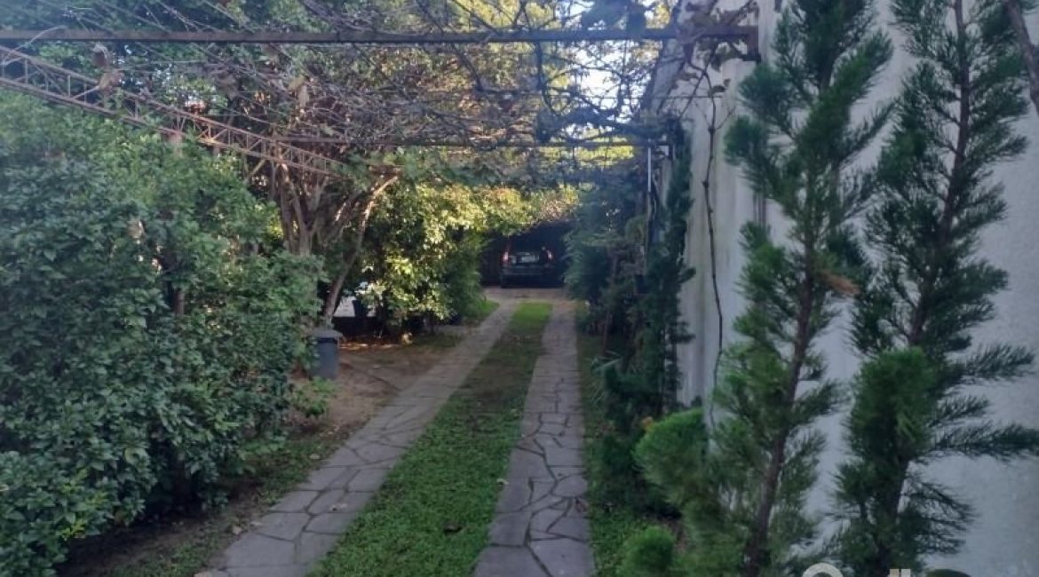 Casa à venda com 250m², 4 dormitórios, 2 suítes, 2 vagas, no bairro Ipanema em Porto Alegre