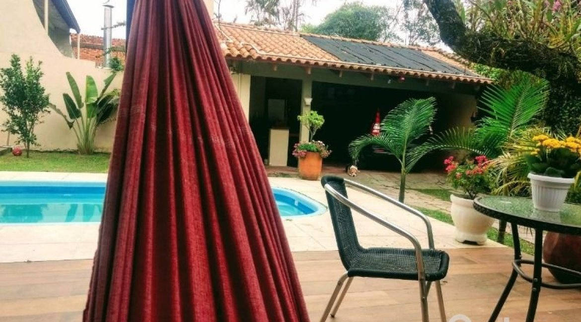 Casa à venda com 250m², 4 dormitórios, 2 suítes, 2 vagas, no bairro Ipanema em Porto Alegre