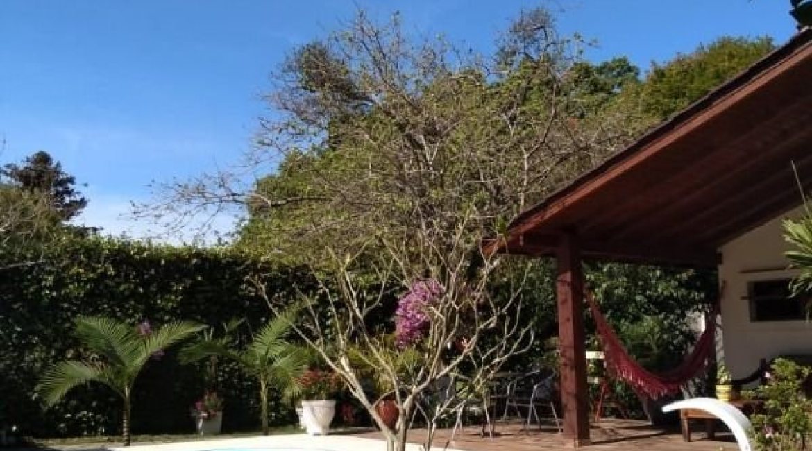 Casa à venda com 250m², 4 dormitórios, 2 suítes, 2 vagas, no bairro Ipanema em Porto Alegre