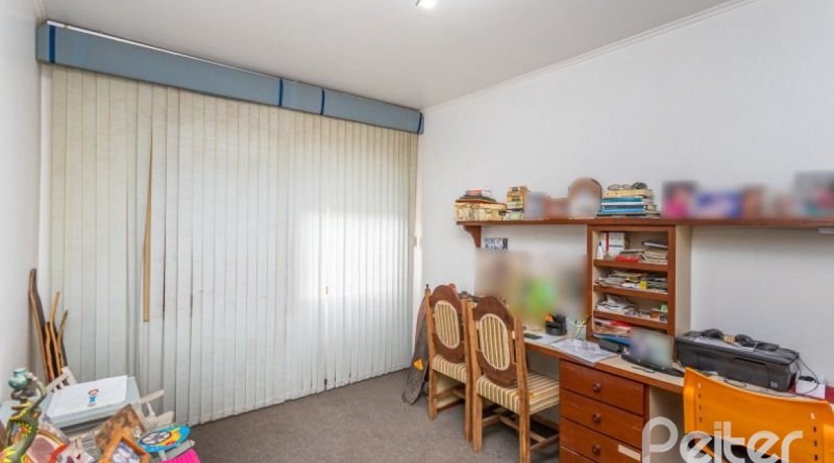 Casa à venda com 246m², 3 dormitórios, 1 suíte, 4 vagas, no bairro Jardim Isabel em Porto Alegre