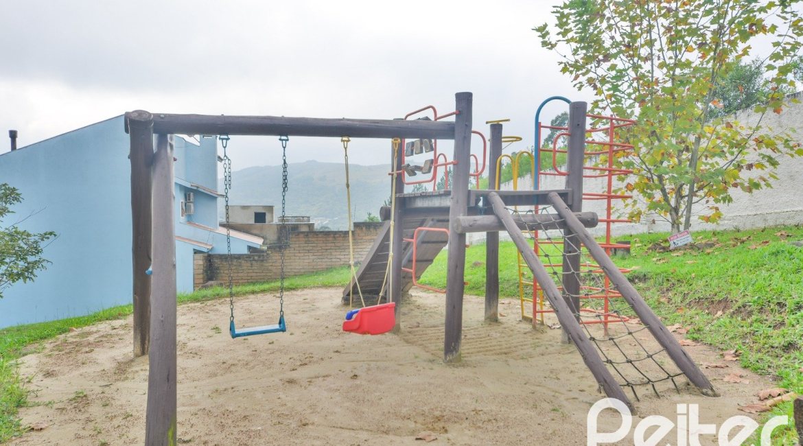 Casa em Condomínio à venda com 150m², 4 dormitórios, 1 suíte, 2 vagas, no bairro Ipanema em PORTO ALEGRE