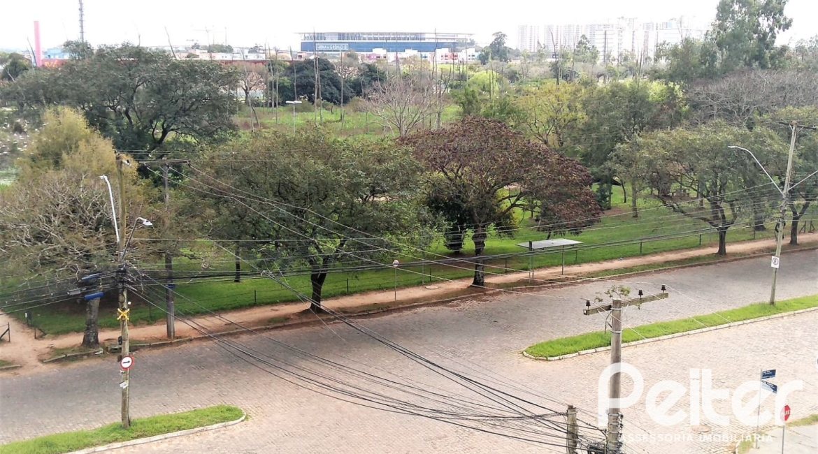 Apartamento à venda com 66m², 3 dormitórios, 1 suíte, 1 vaga, no bairro Humaitá em Porto Alegre