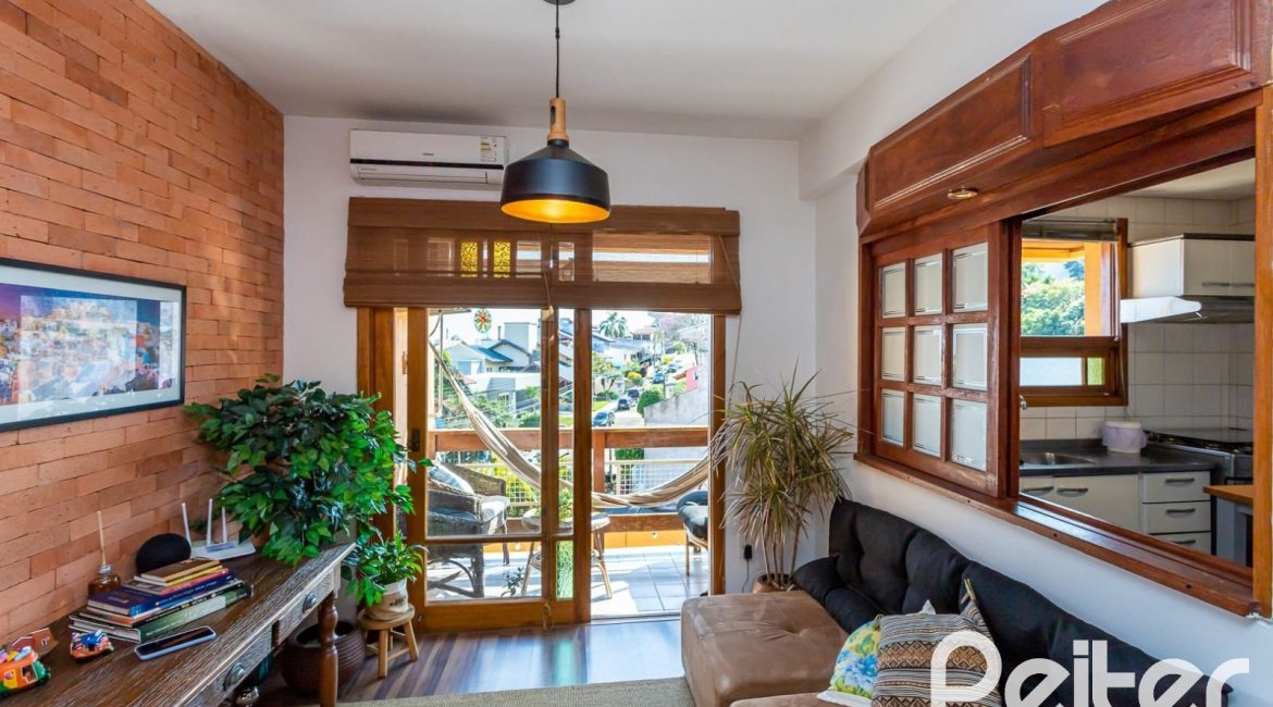 Casa em Condomínio à venda com 150m², 3 dormitórios, 1 suíte, 1 vaga, no bairro Ipanema em Porto Alegre