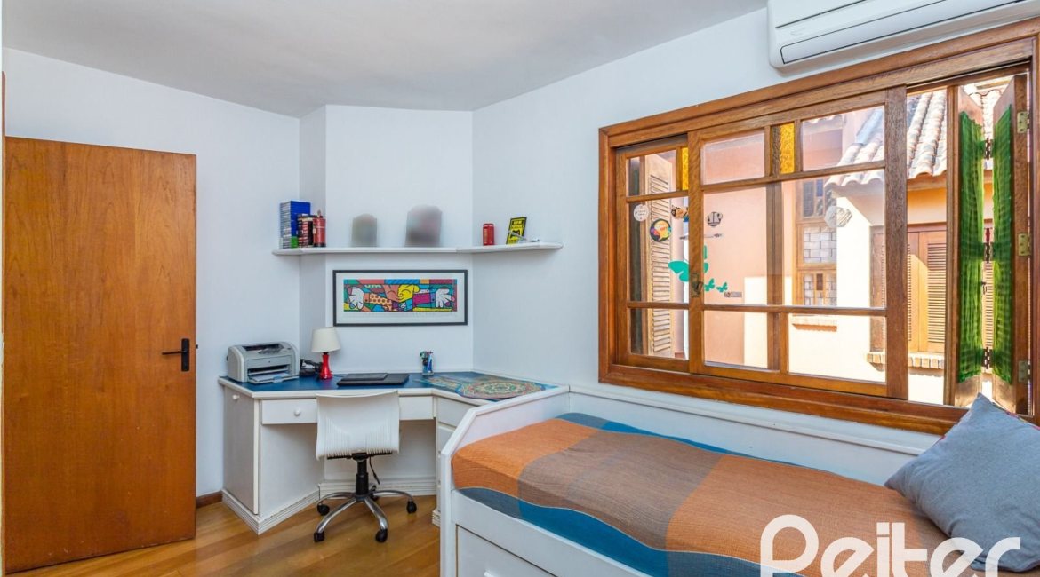 Casa em Condomínio à venda com 150m², 3 dormitórios, 1 suíte, 1 vaga, no bairro Ipanema em Porto Alegre