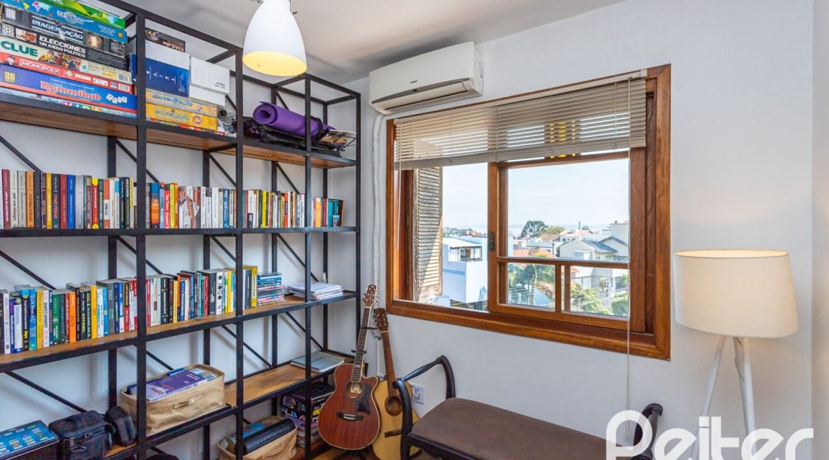 Casa em Condomínio à venda com 150m², 3 dormitórios, 1 suíte, 1 vaga, no bairro Ipanema em Porto Alegre