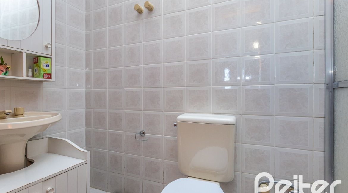 Casa em Condomínio à venda com 150m², 3 dormitórios, 1 suíte, 1 vaga, no bairro Ipanema em Porto Alegre